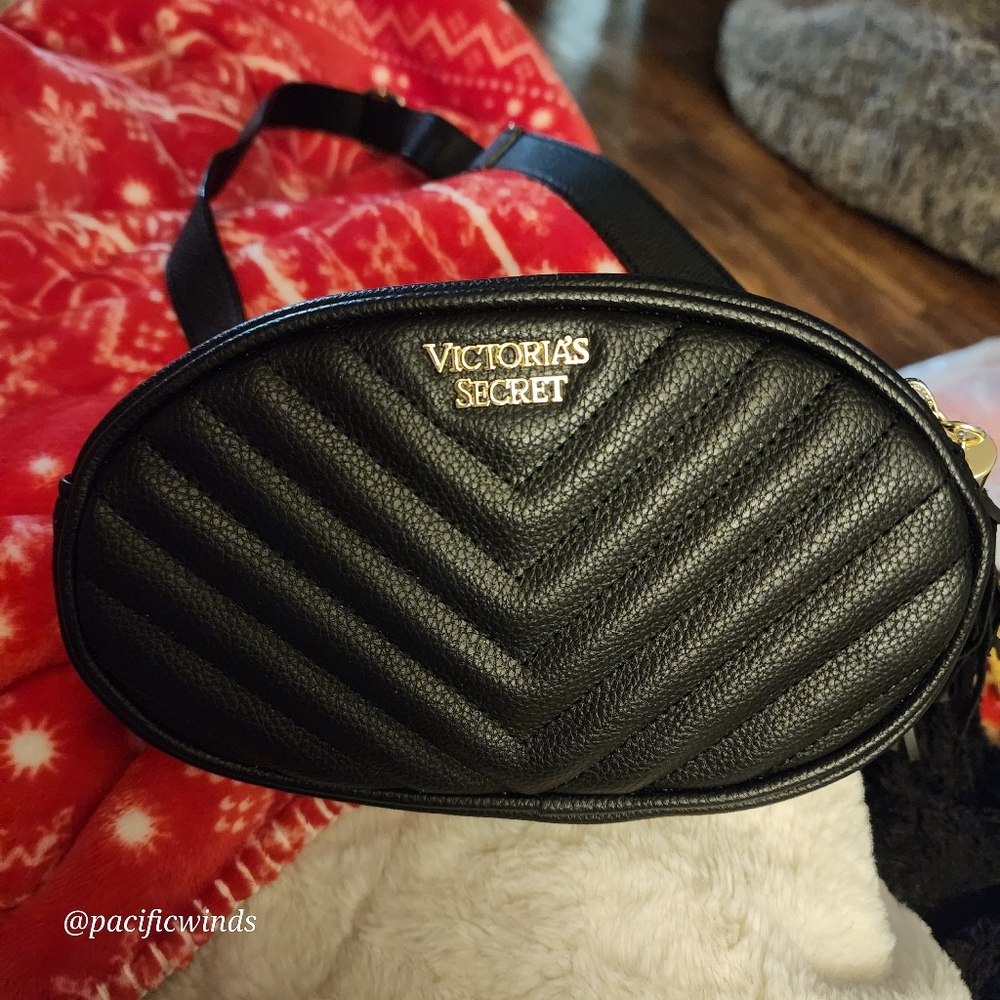 Victoria's Secret V-Quilt Oval City Belt Crossbody Shoulder Bag Black